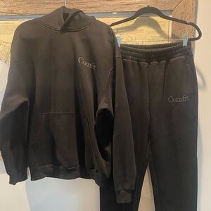 Comftr Black Unisex Hoodie and Sweatpants Set